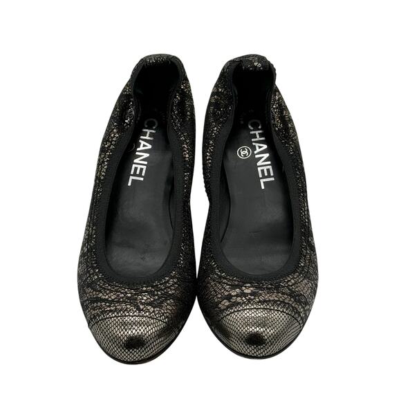 Chanel Black Gold Embossed Lace Pumps *SIZE 36C*Very nice Vintage Condition - Picture 1 of 16